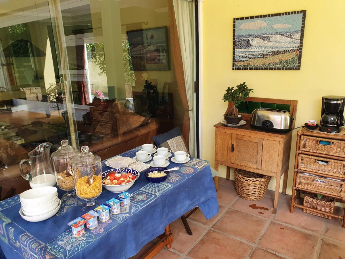 On Pinewood Guest House Кейптаун Екстериор снимка