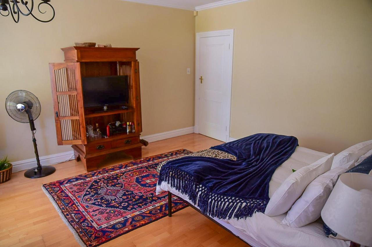 On Pinewood Guest House Кейптаун Екстериор снимка