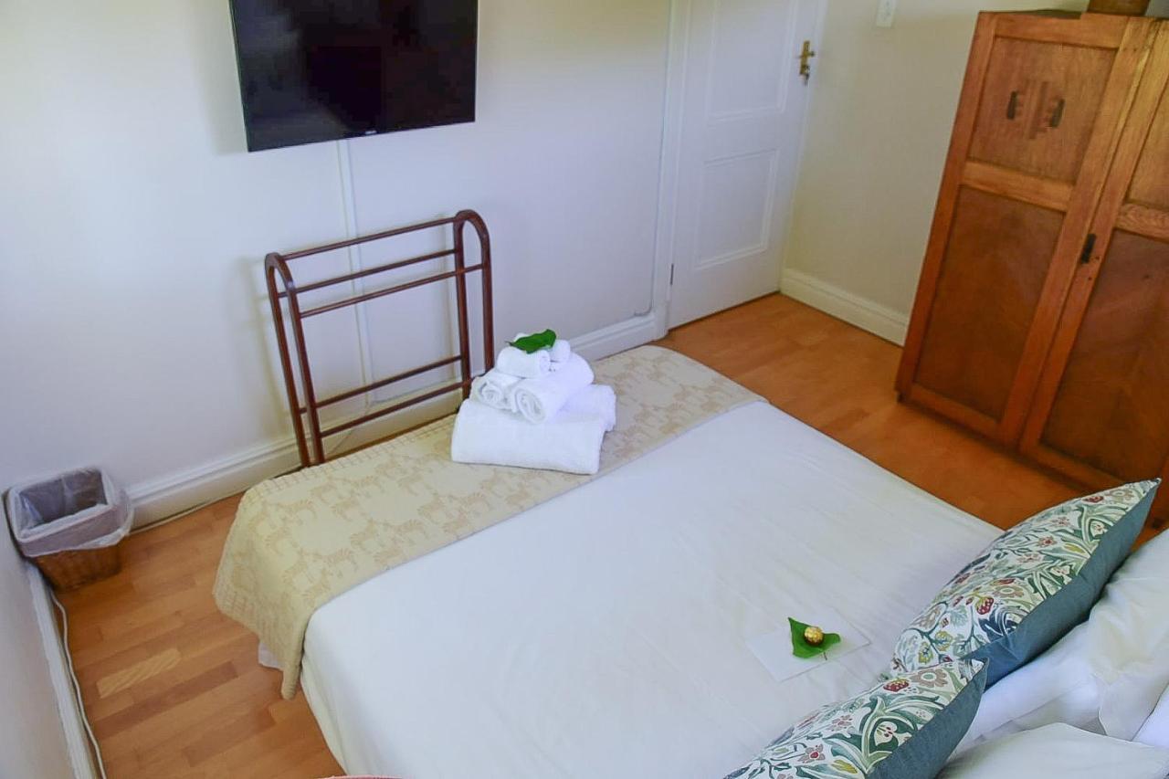 On Pinewood Guest House Кейптаун Екстериор снимка