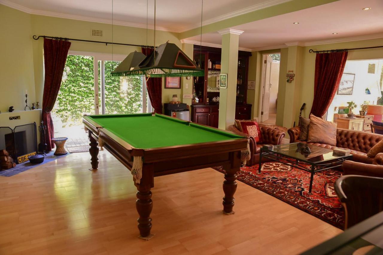 On Pinewood Guest House Кейптаун Екстериор снимка