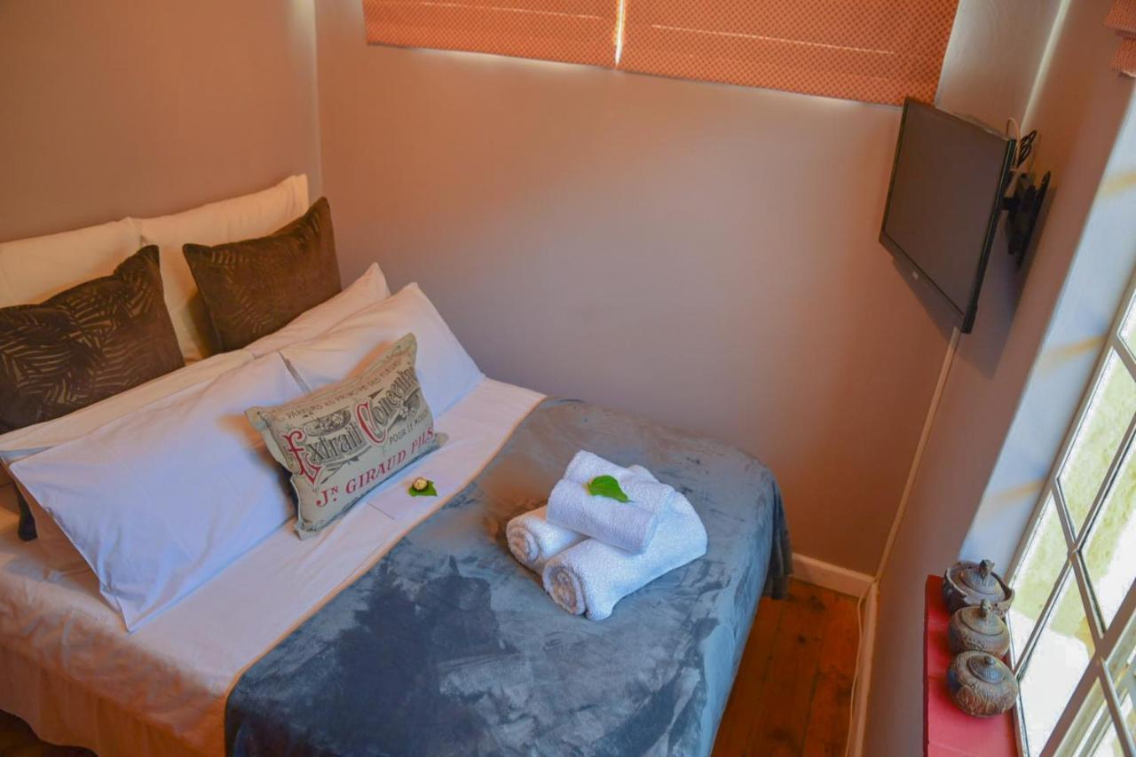 On Pinewood Guest House Кейптаун Екстериор снимка