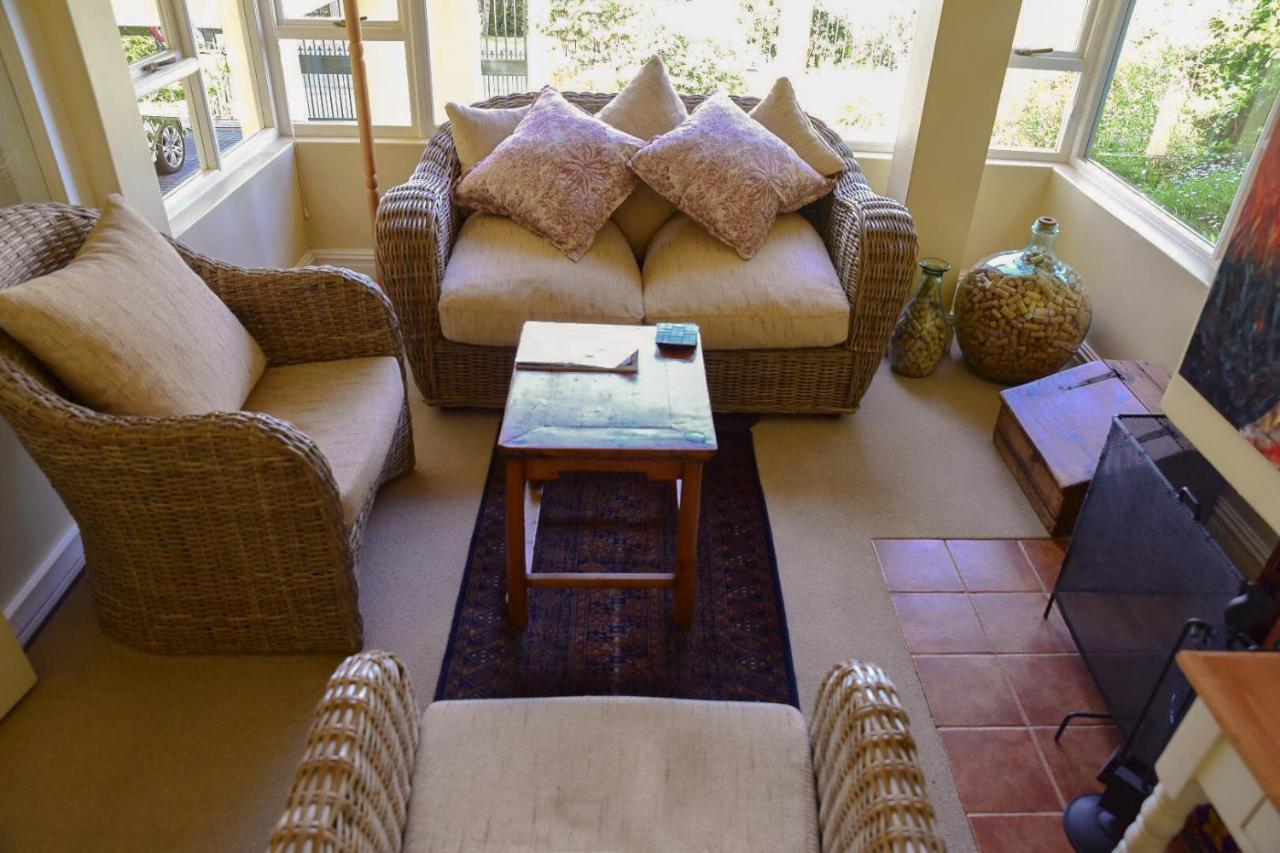 On Pinewood Guest House Кейптаун Екстериор снимка