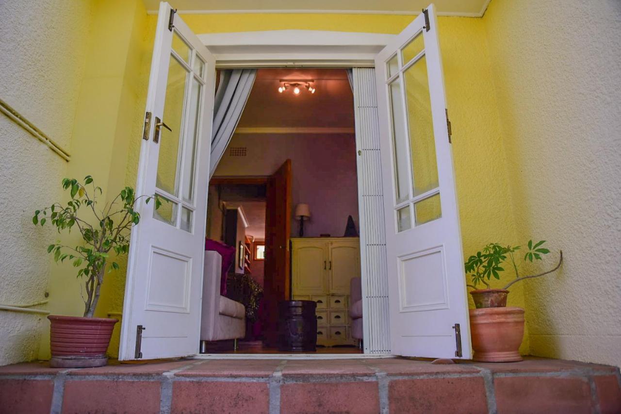 On Pinewood Guest House Кейптаун Екстериор снимка