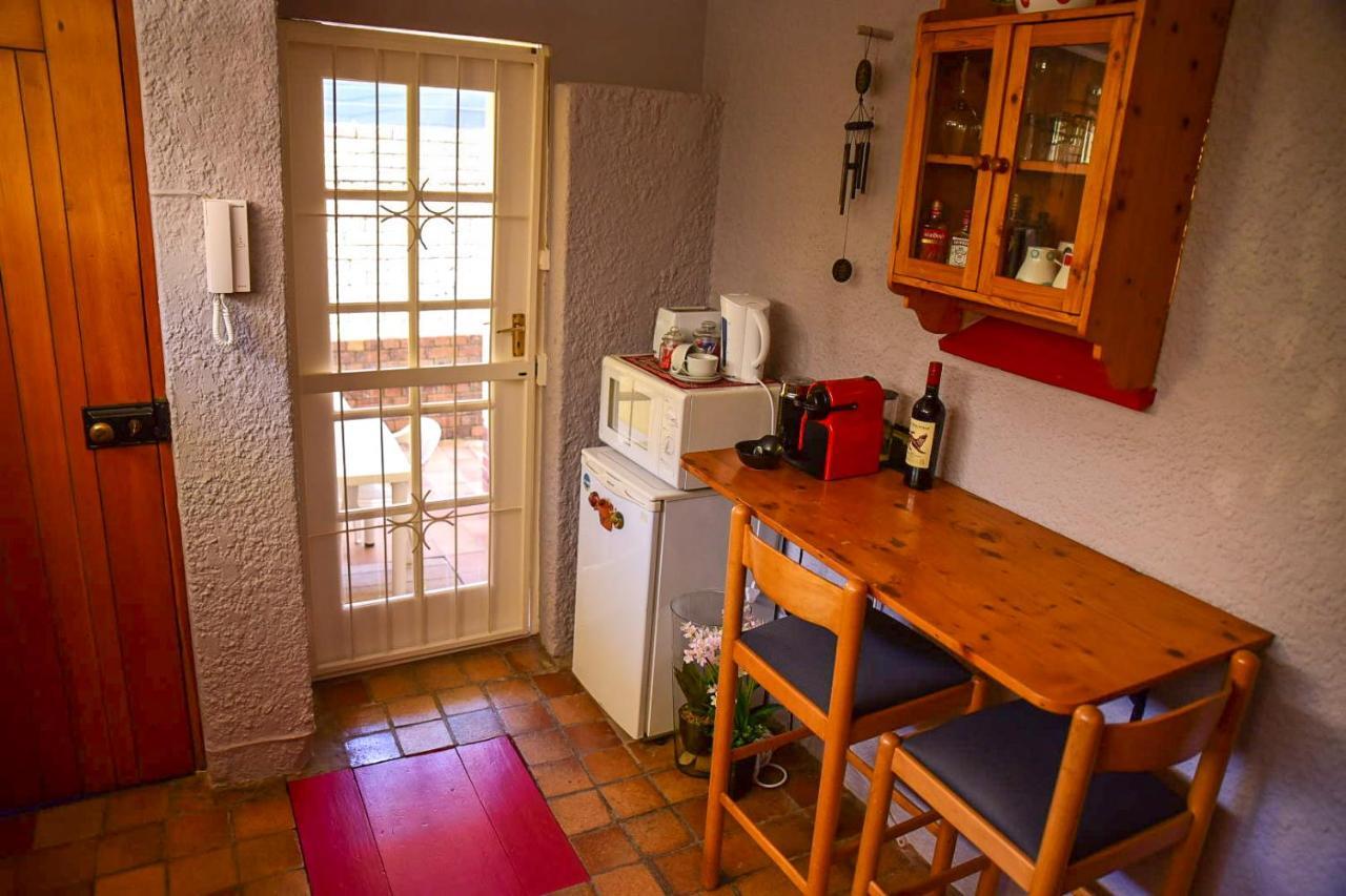 On Pinewood Guest House Кейптаун Екстериор снимка