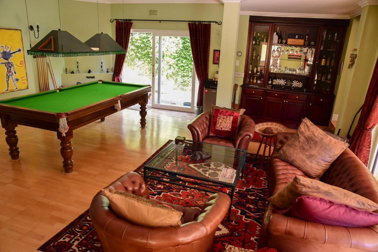 On Pinewood Guest House Кейптаун Екстериор снимка